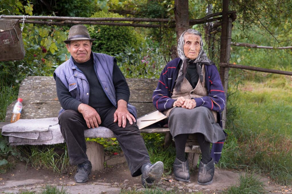 zwei Dorfbewohner in Weißkirch